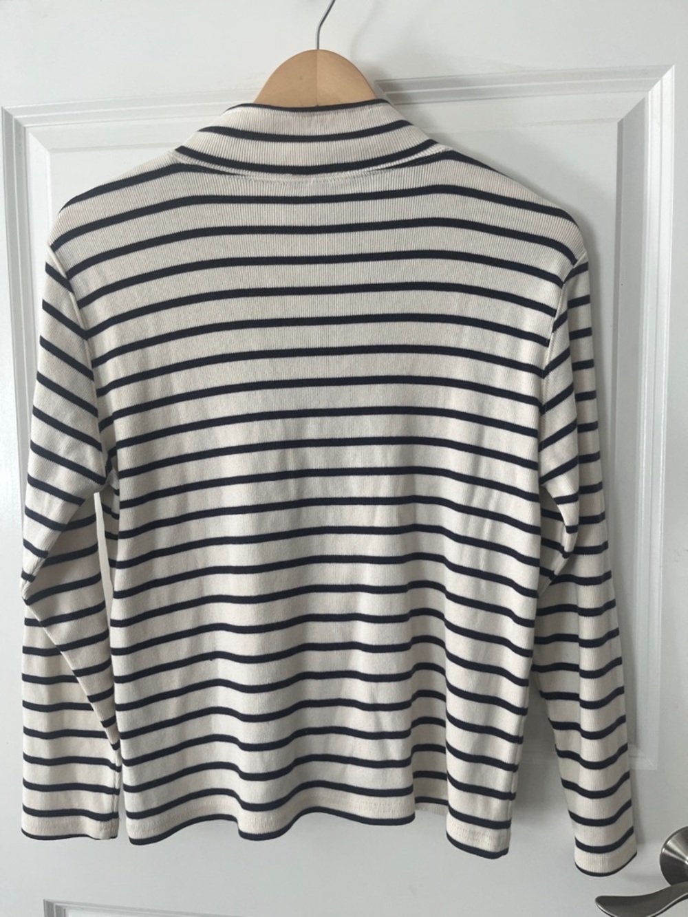LL Bean 100% Cotton, Quarter Zip Sweater striped sz medium, cream, navy blue - Picture 3 of 3